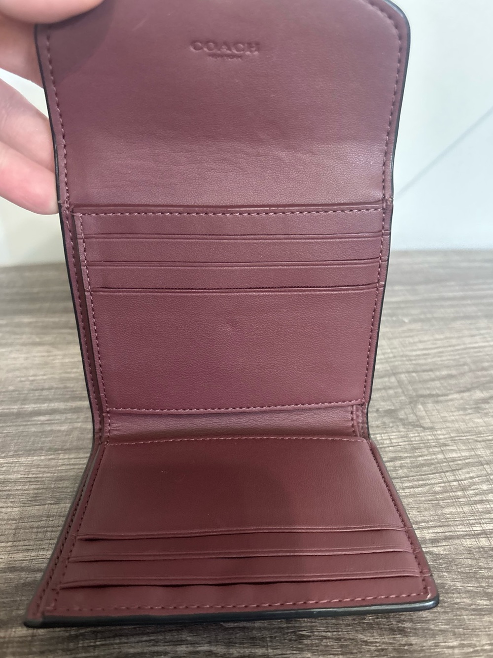 EUC Coach Leather Wyn Wallet in Printed Floral - Picture 9 of 13